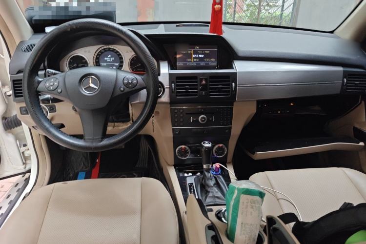 Used Mercedes-Benz GLK-Class 2012 GLK 300 4MATIC Dynamic Edition Center Console