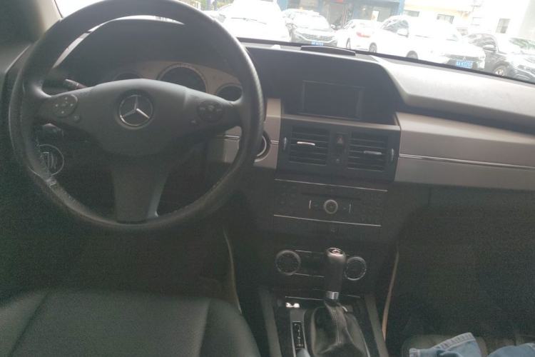 Used Mercedes-Benz GLK-Class 2012 GLK 300 4MATIC Dynamic Edition Center Console