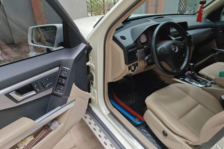 Used Mercedes-Benz GLK-Class 2012 GLK 300 4MATIC Dynamic Edition Driver Seat