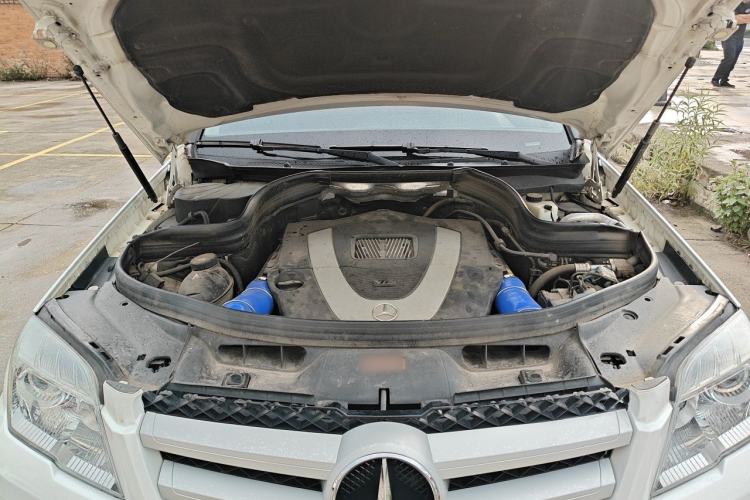 Used Mercedes-Benz GLK-Class 2012 GLK 300 4MATIC Fashion Model Engine Bay