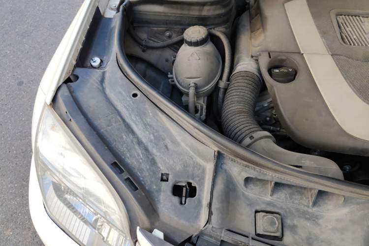 Used Mercedes-Benz GLK-Class 2012 GLK 300 4MATIC Fashion Model Engine Bay Right