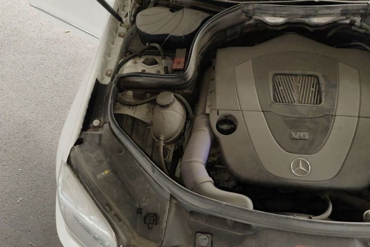 Used Mercedes-Benz GLK-Class 2012 GLK 300 4MATIC Luxury Model Engine Bay Right