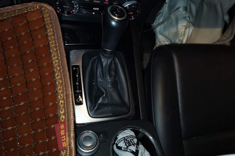 Used Mercedes-Benz GLK-Class 2012 GLK 300 4MATIC Dynamic Edition Gear Lever