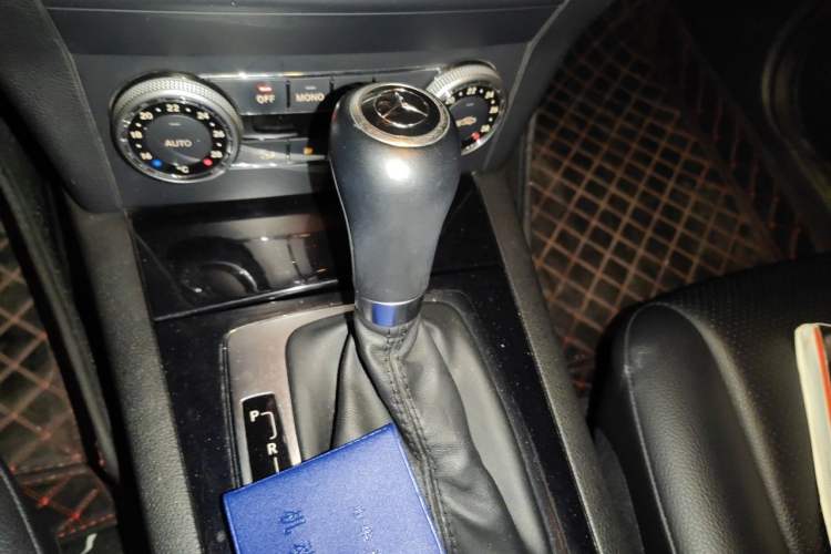 Used Mercedes-Benz GLK-Class 2012 GLK 300 4MATIC Dynamic Edition Gear Lever