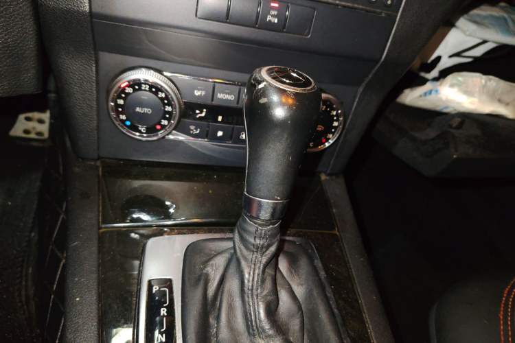 Used Mercedes-Benz GLK-Class 2012 GLK 300 4MATIC Dynamic Edition Gear Lever