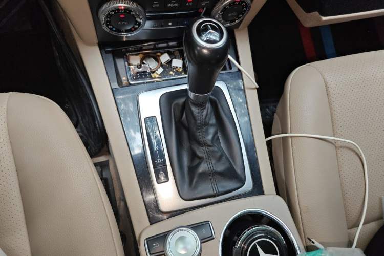 Used Mercedes-Benz GLK-Class 2012 GLK 300 4MATIC Dynamic Edition Gear Lever