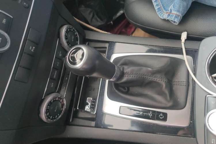 Used Mercedes-Benz GLK-Class 2012 GLK 300 4MATIC Dynamic Edition Gear Lever