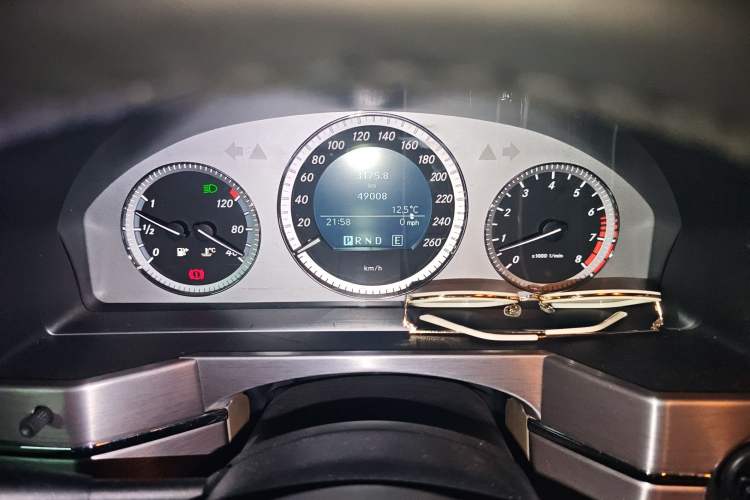 Used Mercedes-Benz GLK-Class 2012 GLK 300 4MATIC Fashion Model Instrument Cluster