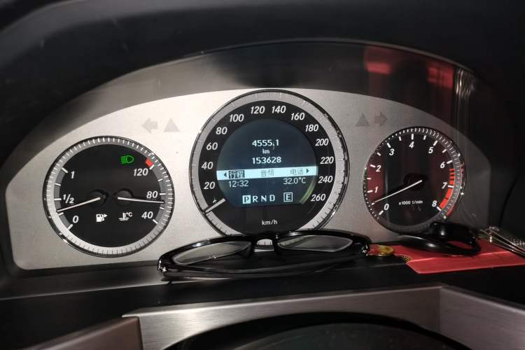 Used Mercedes-Benz GLK-Class 2012 GLK 300 4MATIC Dynamic Edition Odometer Close Up