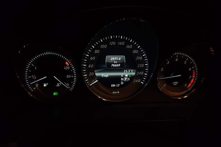 Used Mercedes-Benz GLK-Class 2012 GLK 300 4MATIC Dynamic Edition Odometer Close Up