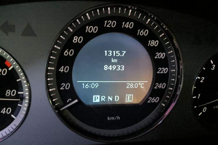 Used Mercedes-Benz GLK-Class 2012 GLK 300 4MATIC Fashion Model Odometer Close Up