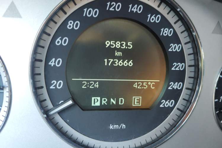 Used Mercedes-Benz GLK-Class 2012 GLK 300 4MATIC Fashion Model Odometer Close Up
