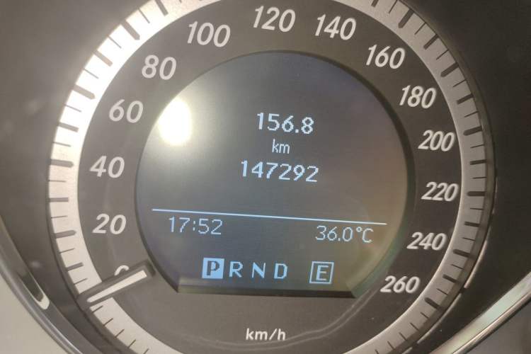 Used Mercedes-Benz GLK-Class 2012 GLK 300 4MATIC Luxury Model Odometer Close Up