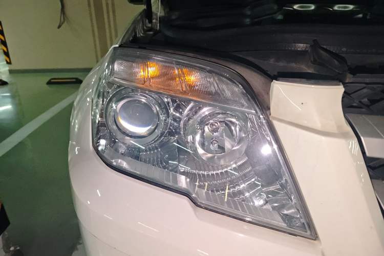Used Mercedes-Benz GLK-Class 2012 GLK 300 4MATIC Fashion Model Right Front Headlight