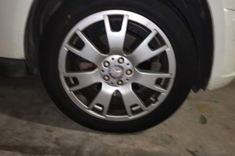 Used Mercedes-Benz GLK-Class 2012 GLK 300 4MATIC Dynamic Edition Right Front Wheel Hub