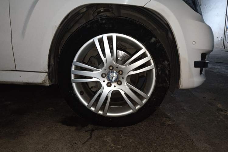 Used Mercedes-Benz GLK-Class 2012 GLK 300 4MATIC Dynamic Edition Right Front Wheel Hub