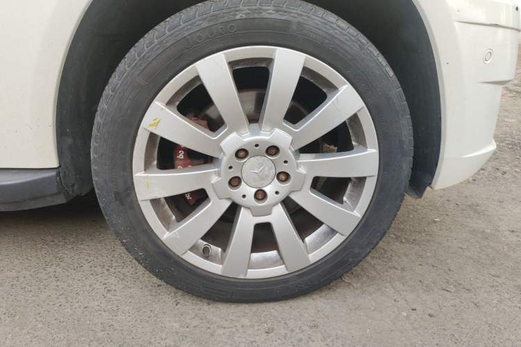 Used Mercedes-Benz GLK-Class 2012 GLK 300 4MATIC Luxury Model Right Front Wheel Hub