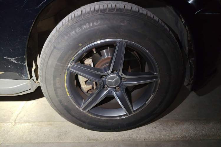 Used Mercedes-Benz GLK-Class 2012 GLK 300 4MATIC Dynamic Edition Right Front Wheel Hub