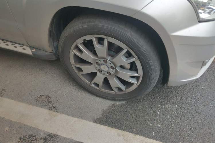 Used Mercedes-Benz GLK-Class 2012 GLK 300 4MATIC Dynamic Edition Right Front Wheel Hub