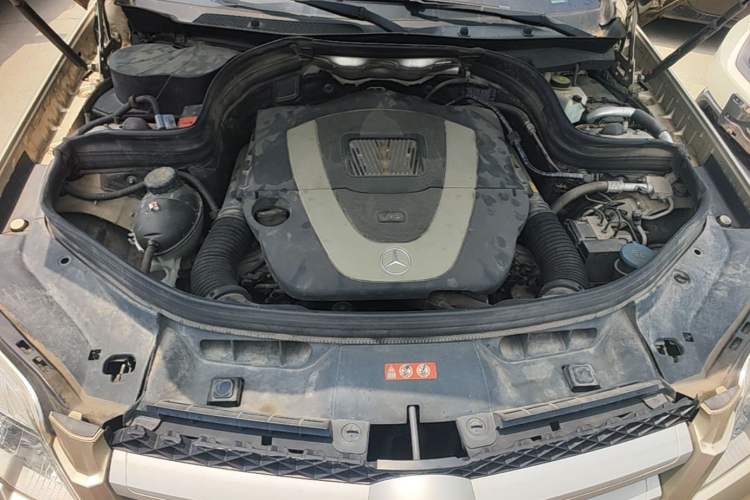 Used Mercedes-Benz GLK-Class 2012 GLK 300 4MATIC Fashion Model Engine Bay