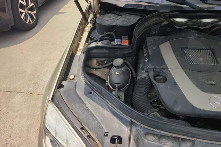 Used Mercedes-Benz GLK-Class 2012 GLK 300 4MATIC Fashion Model Engine Bay Right