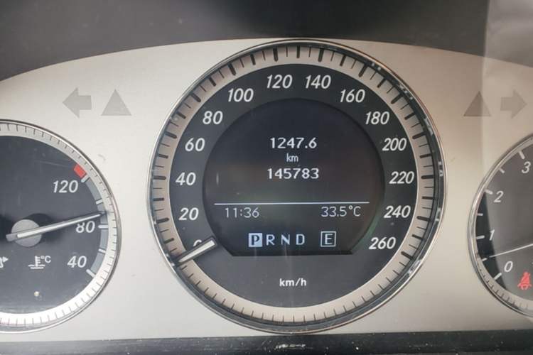 Used Mercedes-Benz GLK-Class 2012 GLK 300 4MATIC Fashion Model Odometer Close Up