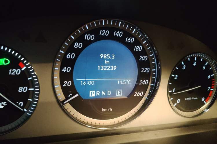 Used Mercedes-Benz GLK-Class 2012 GLK 300 4MATIC Fashion Model Odometer Close Up