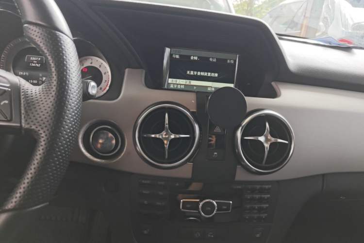 Used Mercedes-Benz GLK-Class 2013 GLK 300 4MATIC Luxury Model Audio And AC Panel