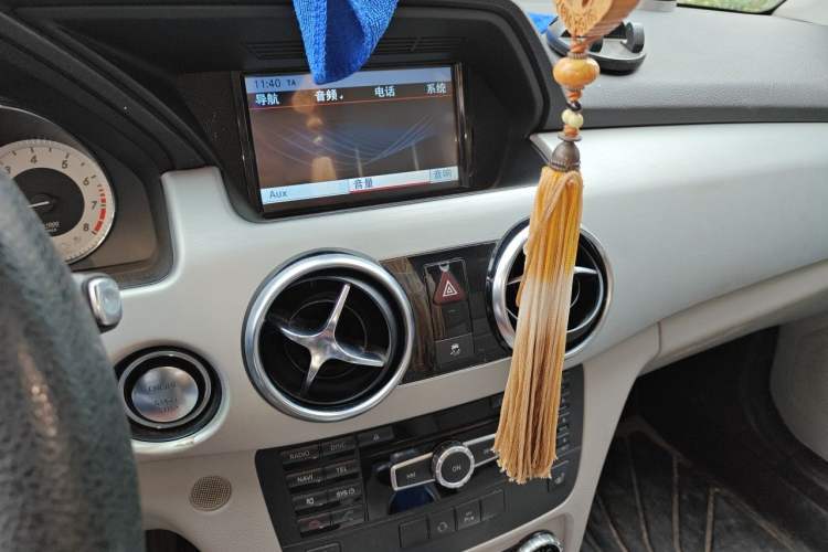 Used Mercedes-Benz GLK-Class 2013 Facelift GLK 300 4MATIC Fashion Edition Audio And AC Panel