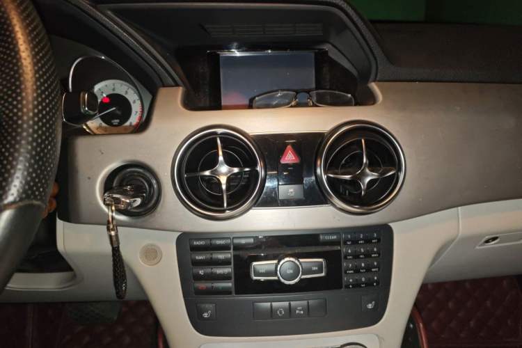 Used Mercedes-Benz GLK-Class 2013 GLK 300 4MATIC Dynamic Sunroof Model Audio And AC Panel