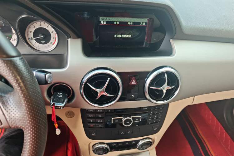 Used Mercedes-Benz GLK-Class 2013 Facelift GLK 300 4MATIC Fashion Edition Audio And AC Panel