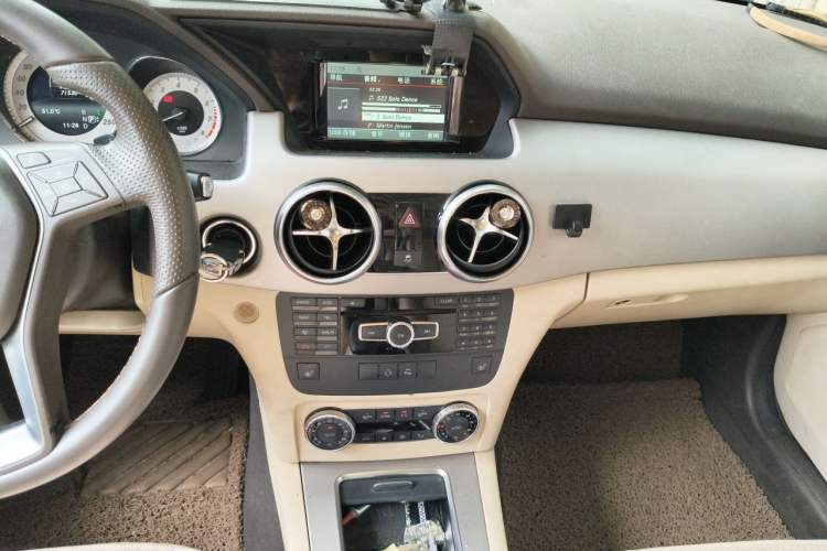 Used Mercedes-Benz GLK-Class 2013 GLK 300 4MATIC Dynamic Sunroof Model Audio And AC Panel