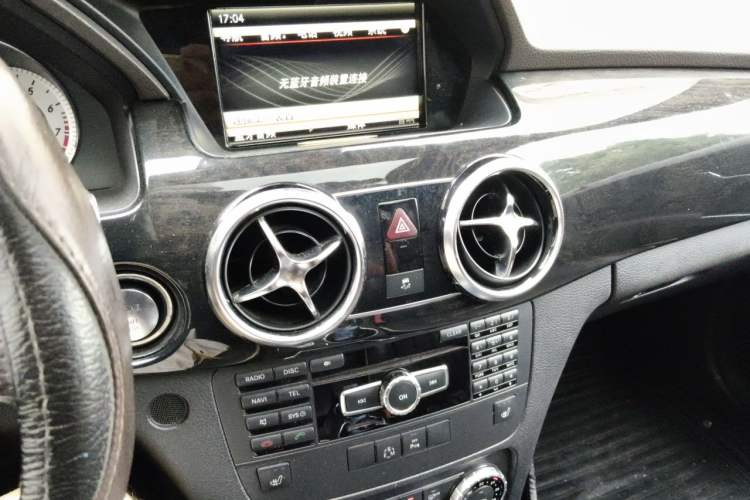 Used Mercedes-Benz GLK-Class 2013 Facelift GLK 300 4MATIC Luxury Edition Audio And AC Panel