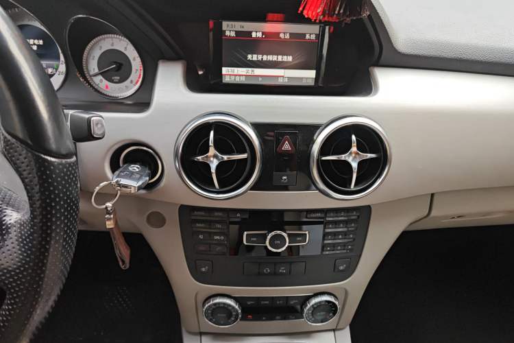 Used Mercedes-Benz GLK-Class 2013 GLK 300 4MATIC Dynamic Sunroof Model Audio And AC Panel