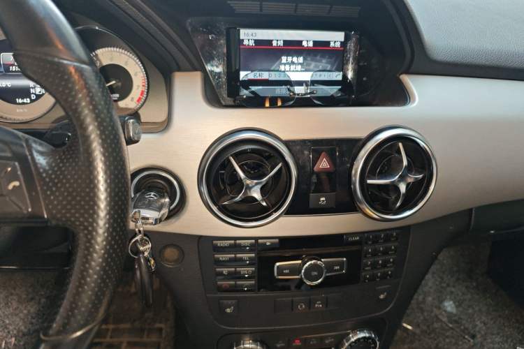 Used Mercedes-Benz GLK-Class 2013 GLK 300 4MATIC Fashion Model Audio And AC Panel
