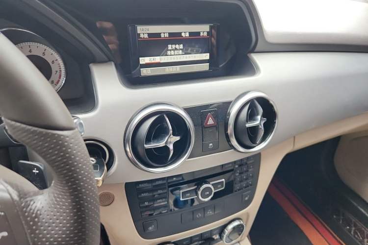 Used Mercedes-Benz GLK-Class 2013 GLK 300 4MATIC Dynamic Edition Audio And AC Panel