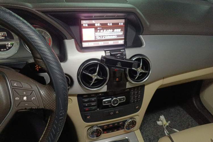 Used Mercedes-Benz GLK-Class 2013 GLK 300 4MATIC Dynamic Edition Audio And AC Panel