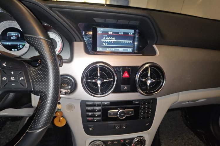 Used Mercedes-Benz GLK-Class 2013 GLK 300 4MATIC Dynamic Edition Audio And AC Panel