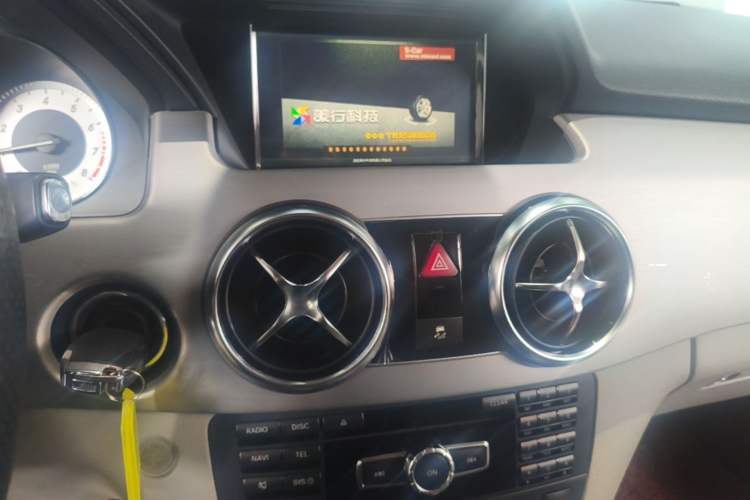 Used Mercedes-Benz GLK-Class 2013 GLK 300 4MATIC Dynamic Edition Audio And AC Panel