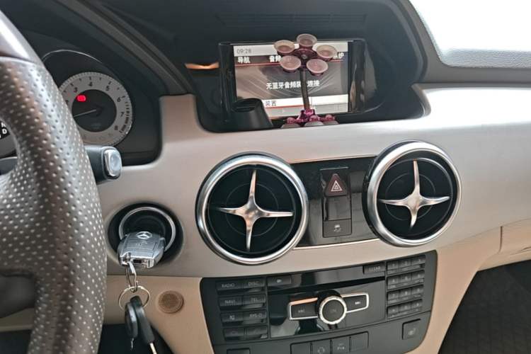Used Mercedes-Benz GLK-Class 2013 GLK 300 4MATIC Dynamic Edition Audio And AC Panel