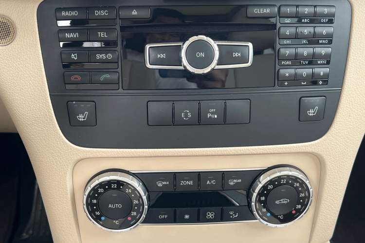 Used Mercedes-Benz GLK-Class 2013 GLK 300 4MATIC Dynamic Sunroof Model Audio And AC Panel