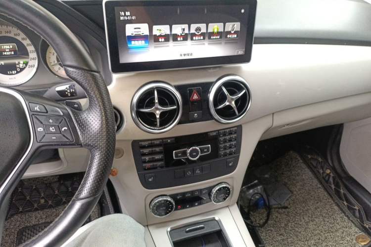Used Mercedes-Benz GLK-Class 2013 GLK 300 4MATIC Dynamic Edition Audio And AC Panel