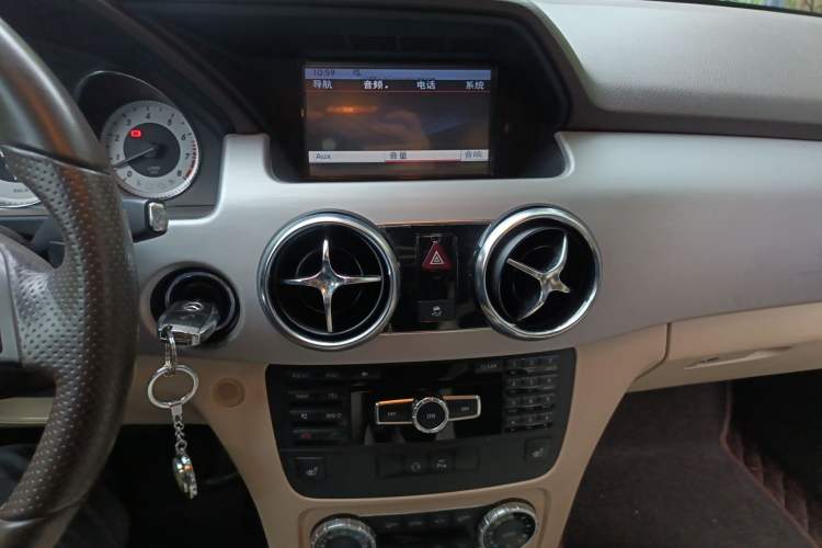 Used Mercedes-Benz GLK-Class 2013 GLK 300 4MATIC Dynamic Edition Audio And AC Panel