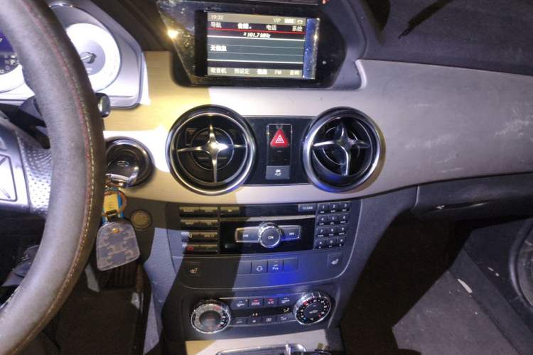 Used Mercedes-Benz GLK-Class 2013 GLK 300 4MATIC Dynamic Edition Audio And AC Panel