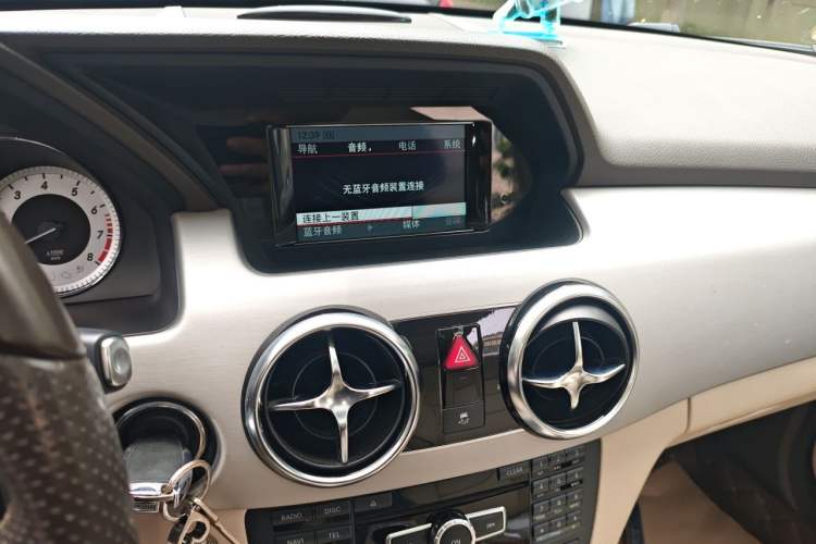 Used Mercedes-Benz GLK-Class 2013 GLK 300 4MATIC Dynamic Sunroof Model Audio And AC Panel