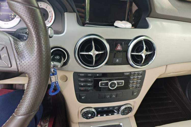 Used Mercedes-Benz GLK-Class 2013 GLK 300 4MATIC Dynamic Edition Audio And AC Panel