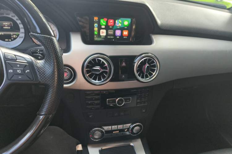 Used Mercedes-Benz GLK-Class 2013 Facelift GLK 300 4MATIC Fashion Edition Audio And AC Panel