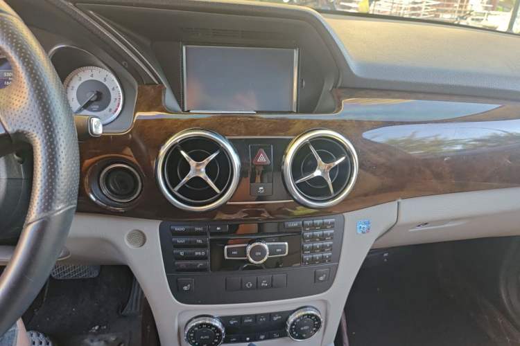 Used Mercedes-Benz GLK-Class 2013 GLK 300 4MATIC Dynamic Edition Audio And AC Panel