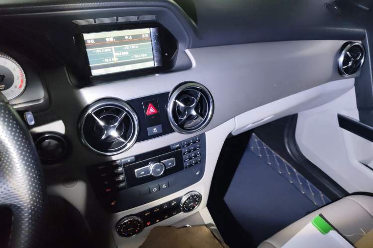 Used Mercedes-Benz GLK-Class 2013 GLK 300 4MATIC Dynamic Sunroof Model Audio And AC Panel