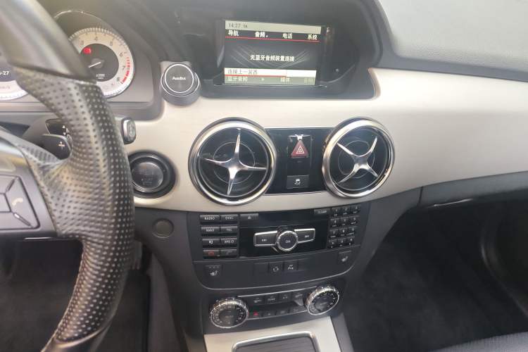 Used Mercedes-Benz GLK-Class 2013 Facelift GLK 300 4MATIC Fashion Edition Audio And AC Panel